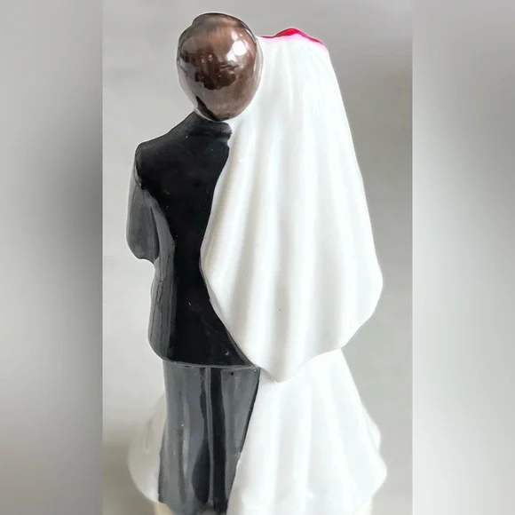 Vintage Bride and Groom Wedding Cake Topper - Picture 2 of 10